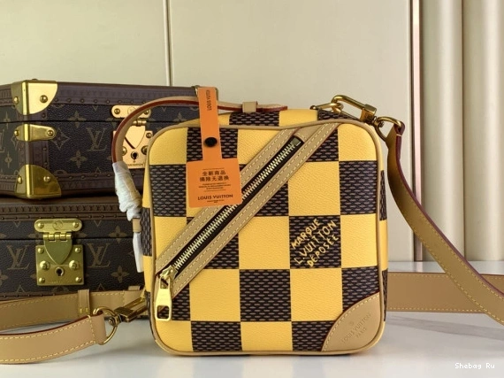 Chess LOUIS Messenger-24*24*8CM VUITTON 0729